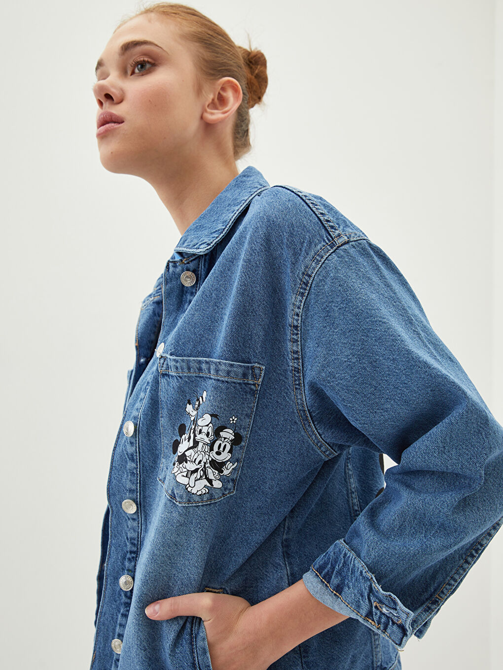 İndigo Gömlek Yaka Mickey Mouse Baskılı Uzun Kollu Kadın Rodeo Jean Ceket-3