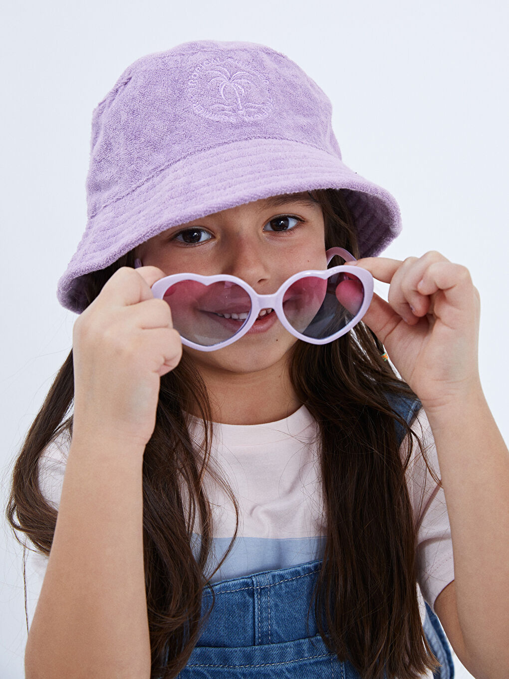 قبعة دلو قطيفة مطرزة للبنات