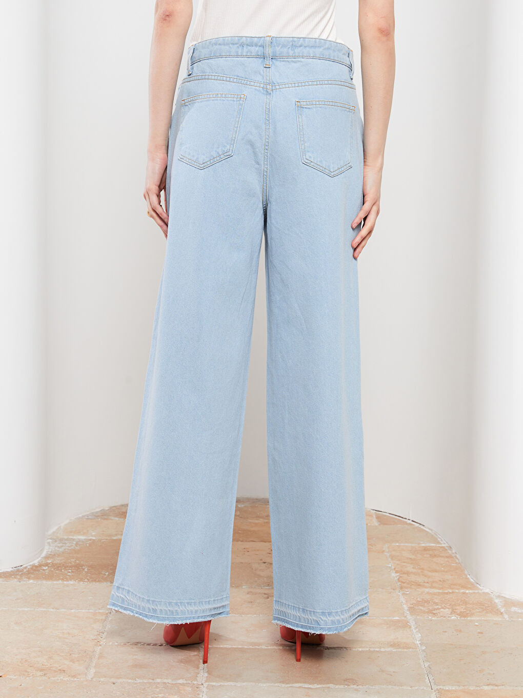 İndigo Beli Lastikli Wideleg Düz Cep Detaylı Kadın Jean Pantolon-4