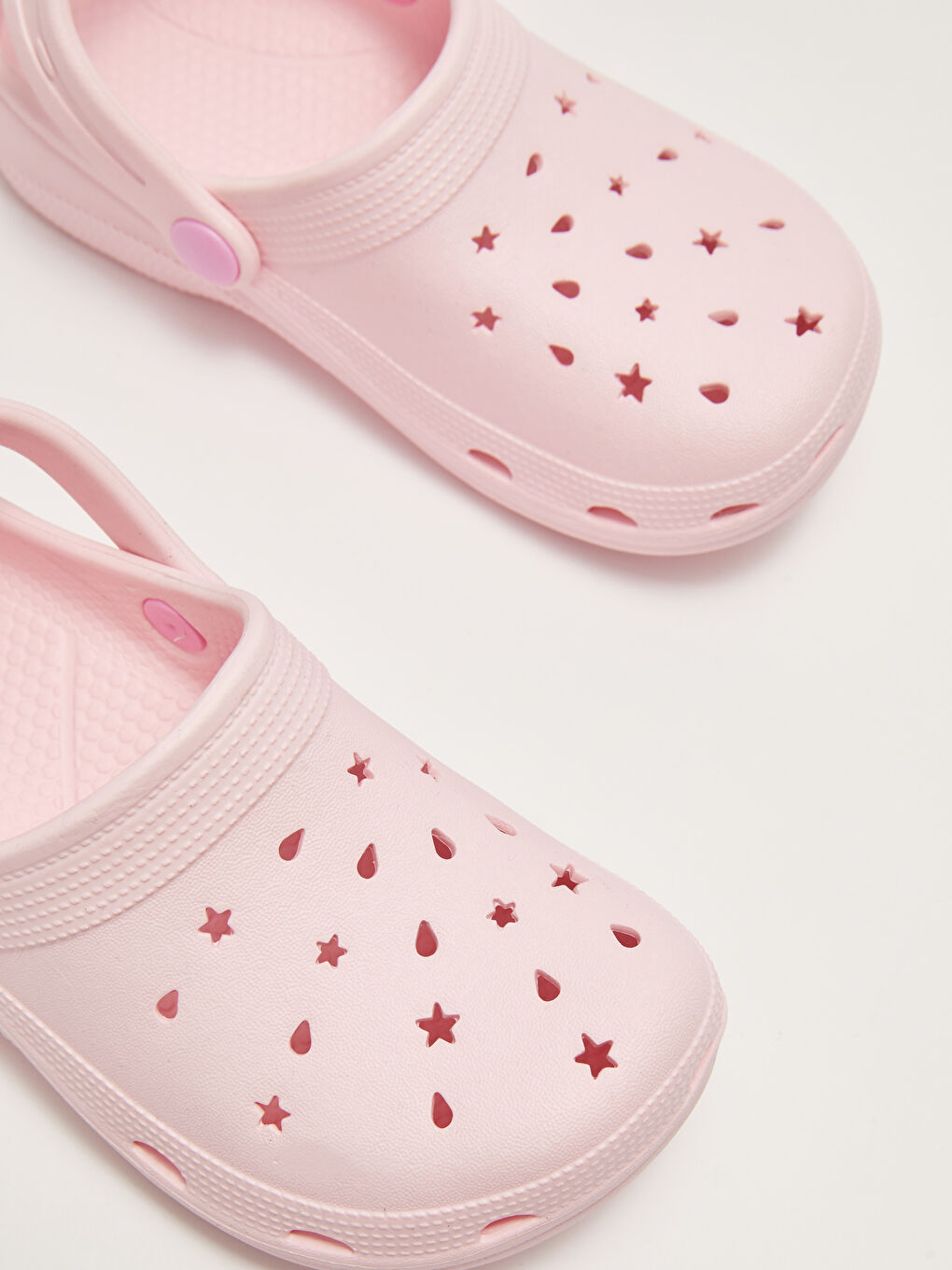 Sandale Detaliate cu Orificii pentru Fete-2