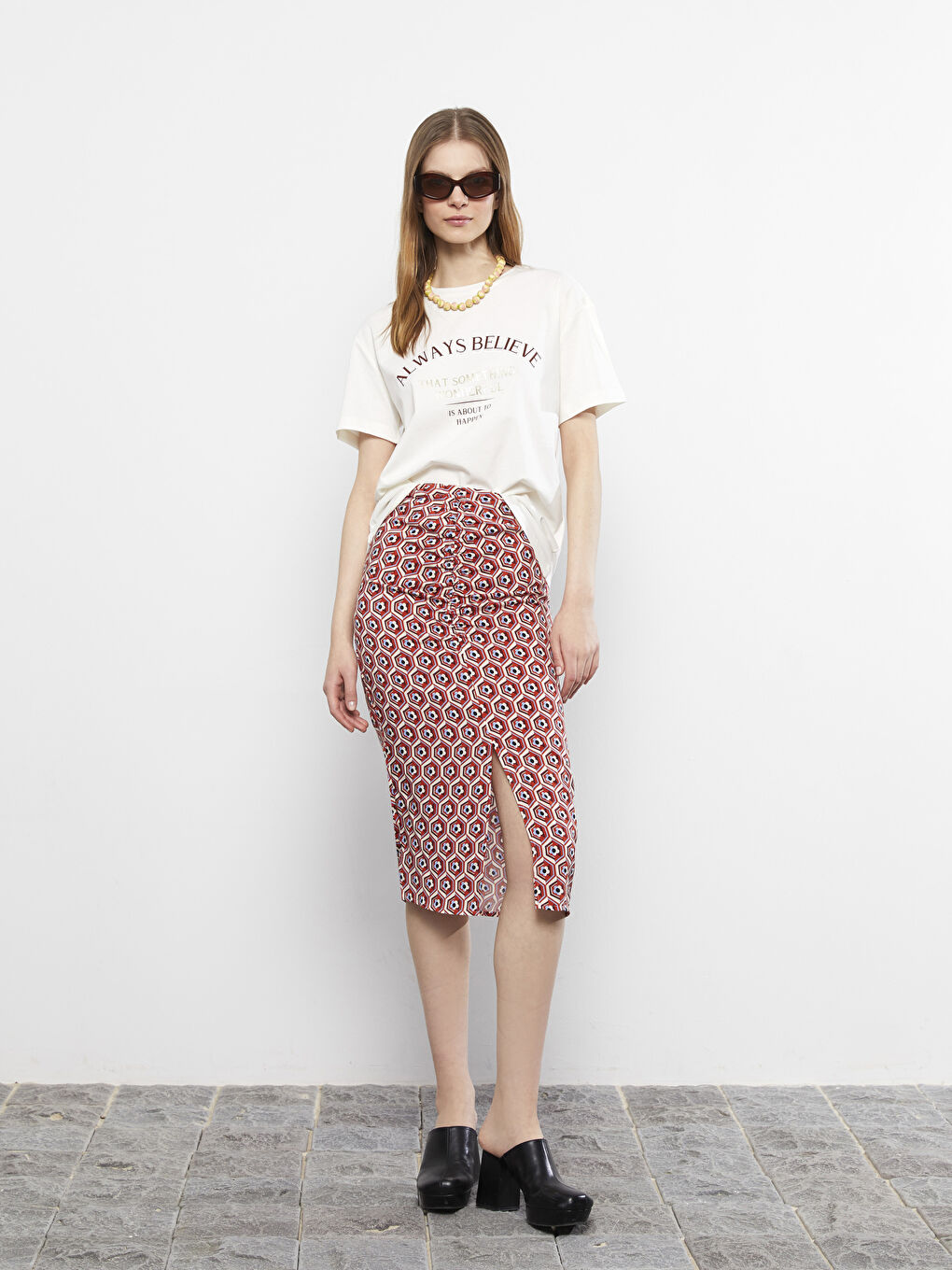 Ekru Bisiklet Yaka Yazı Baskılı Kısa Kollu Kadın Tişört-2