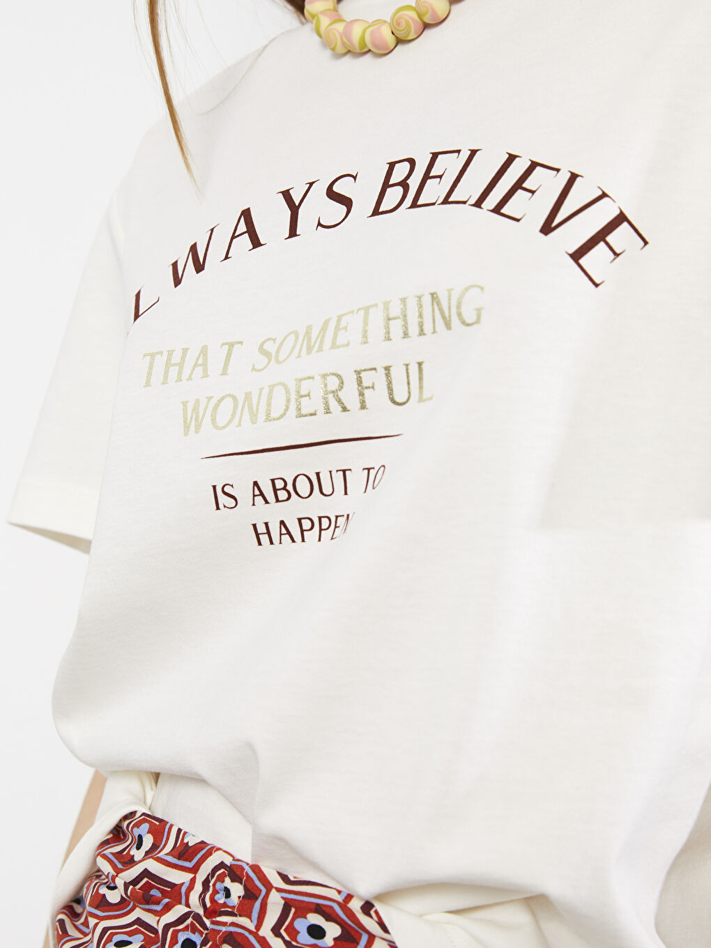 Ekru Bisiklet Yaka Yazı Baskılı Kısa Kollu Kadın Tişört-3