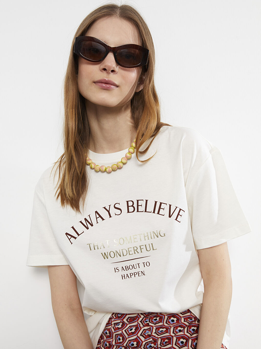 Ekru Bisiklet Yaka Yazı Baskılı Kısa Kollu Kadın Tişört