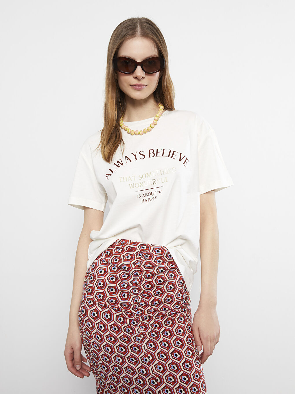 Ekru Bisiklet Yaka Yazı Baskılı Kısa Kollu Kadın Tişört-1