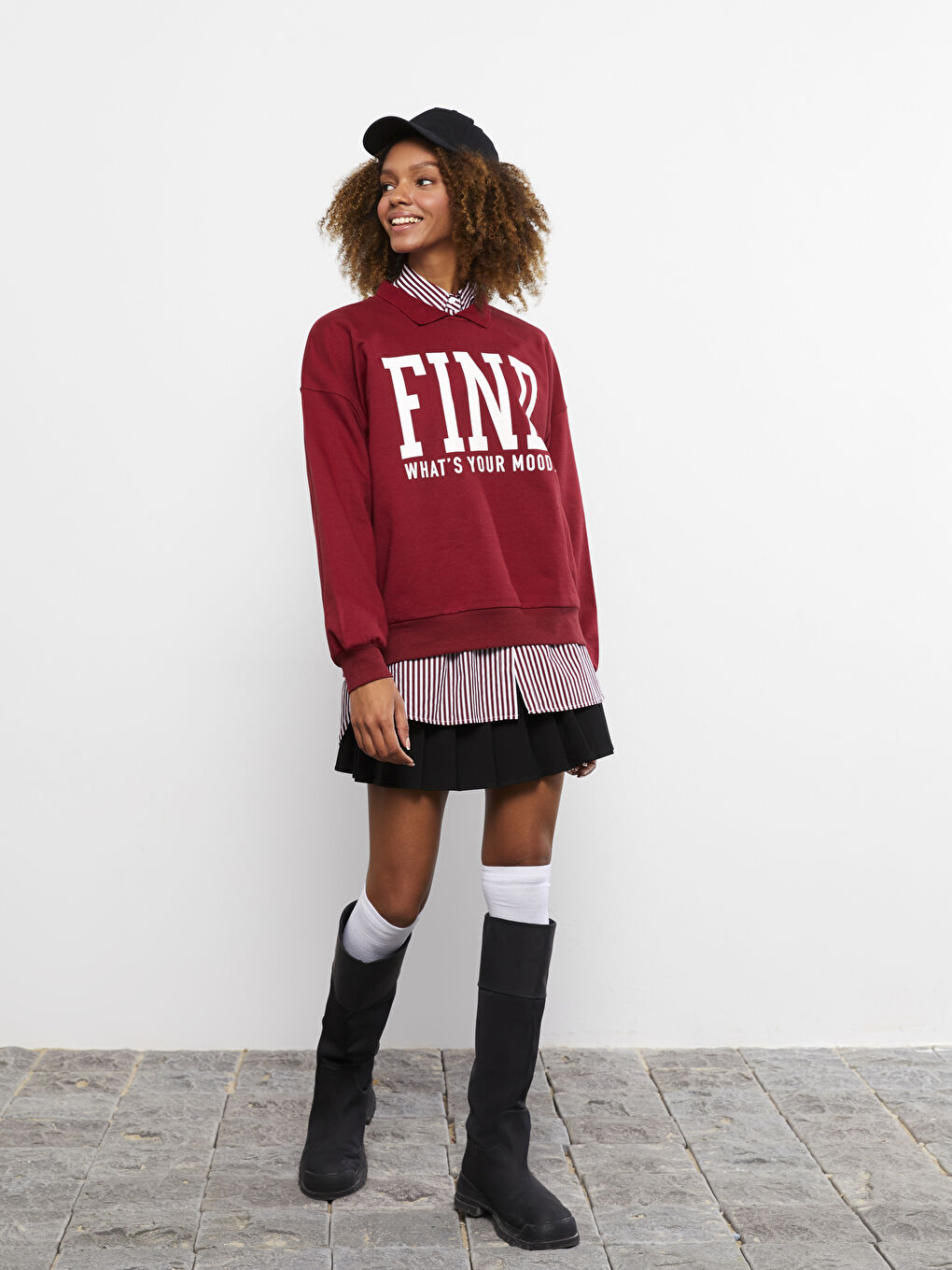 Bordo Polo Yaka Yazı Baskılı Uzun Kollu Kadın Sweatshirt