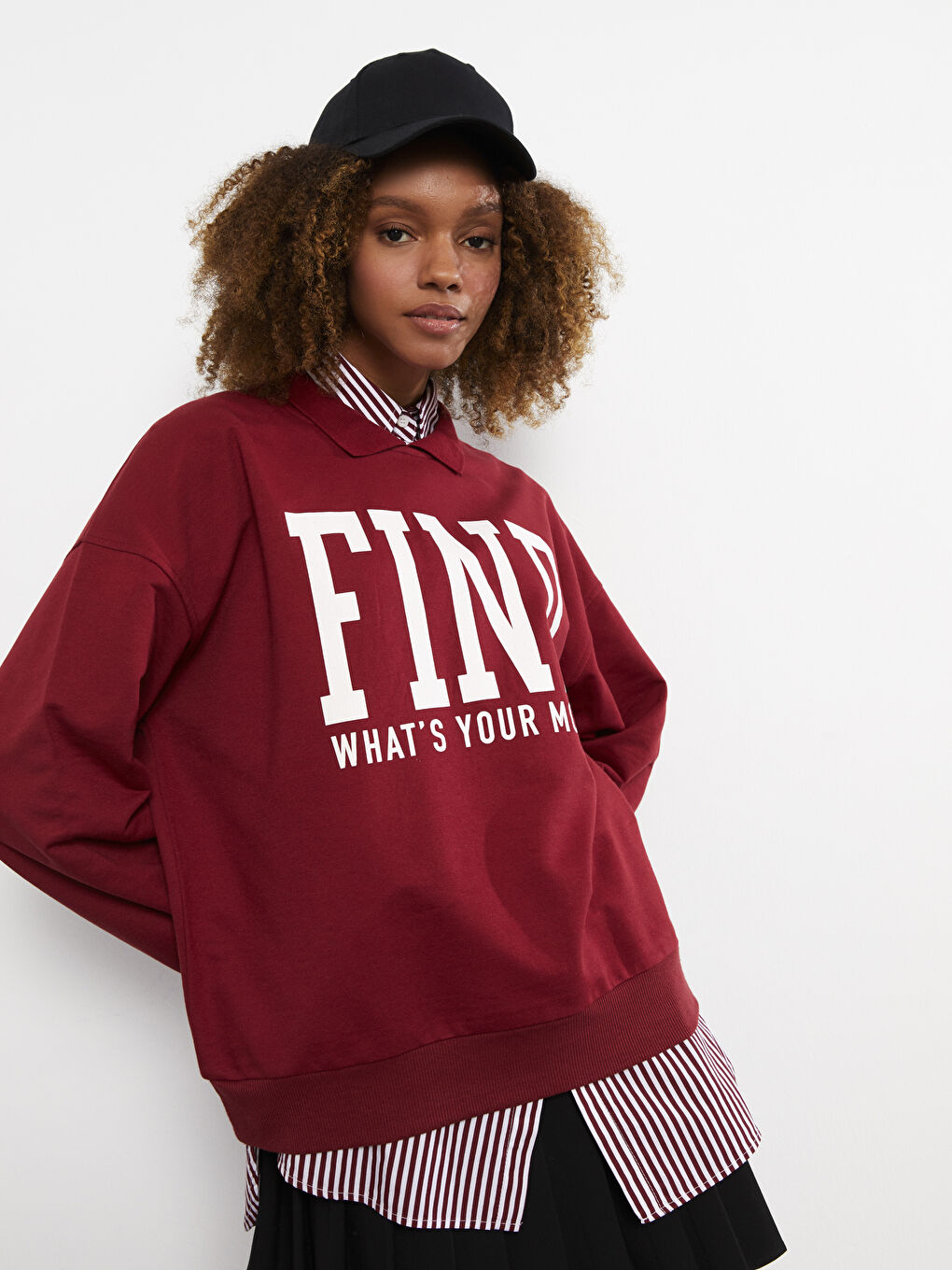 Bordo Polo Yaka Yazı Baskılı Uzun Kollu Kadın Sweatshirt-1