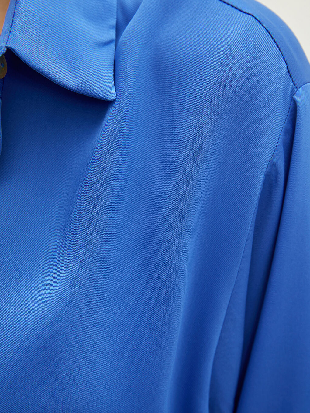 Mavi Önden Düğme Kapamalı Düz Uzun Kollu Kadın Gömlek-3