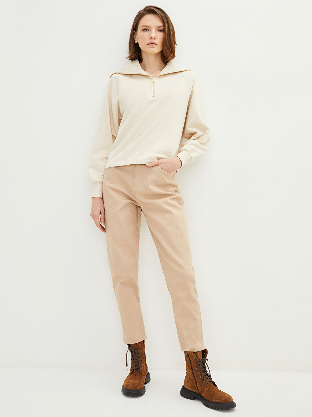 Bej Yüksek Bel Standart Fit Cep Detaylı Kadın Jean Pantolon