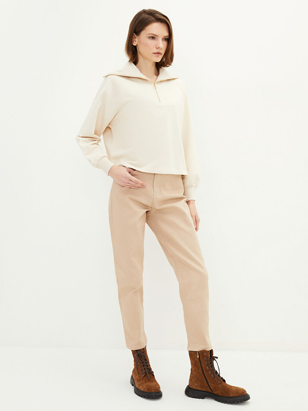 Bej Yüksek Bel Standart Fit Cep Detaylı Kadın Jean Pantolon-1