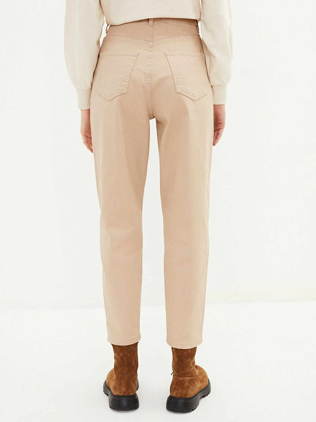 Bej Yüksek Bel Standart Fit Cep Detaylı Kadın Jean Pantolon-3
