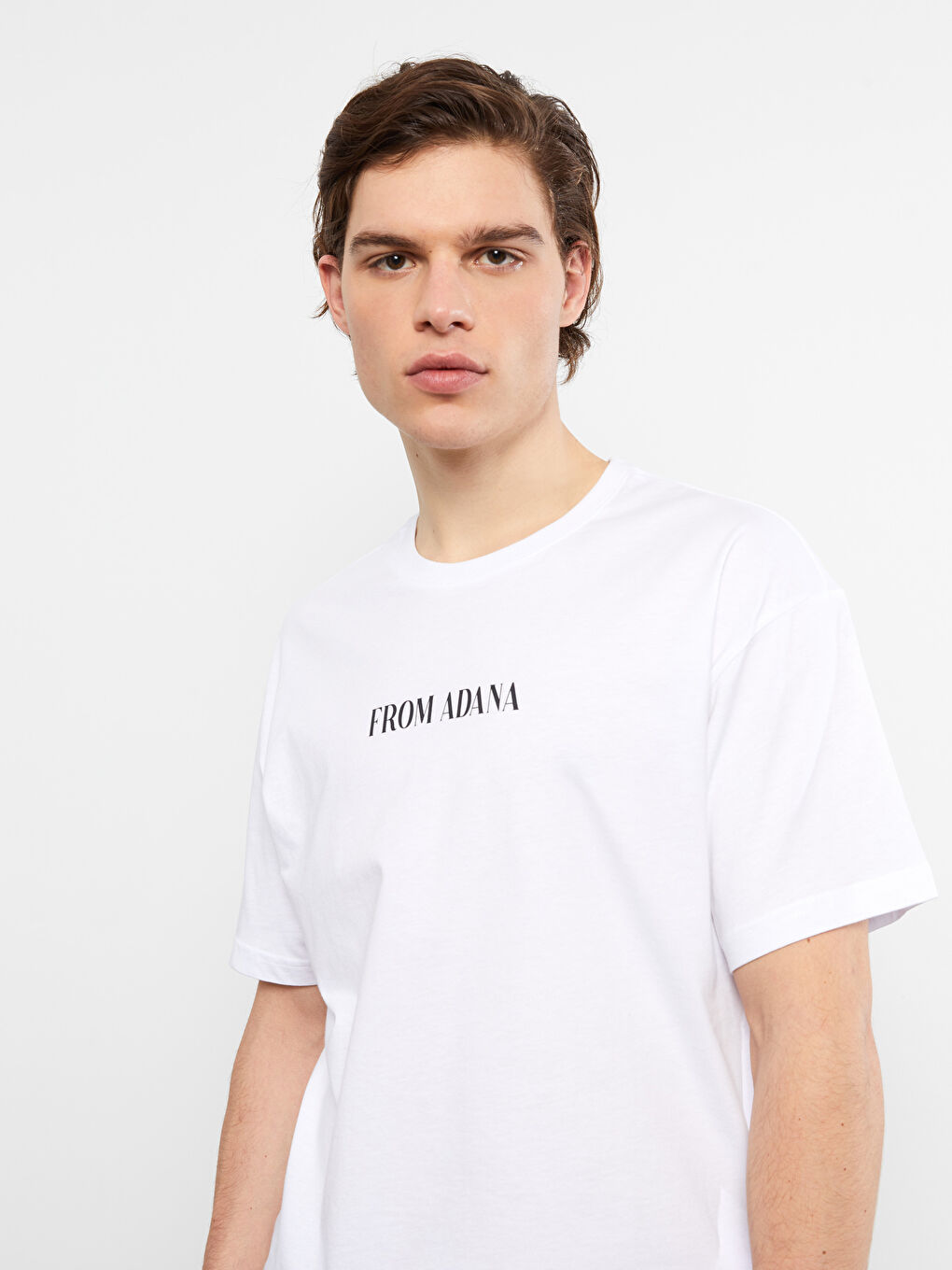 Beyaz Oversize Bisiklet Yaka Kısa Kollu Adana Baskılı Penye Erkek Tişört-4