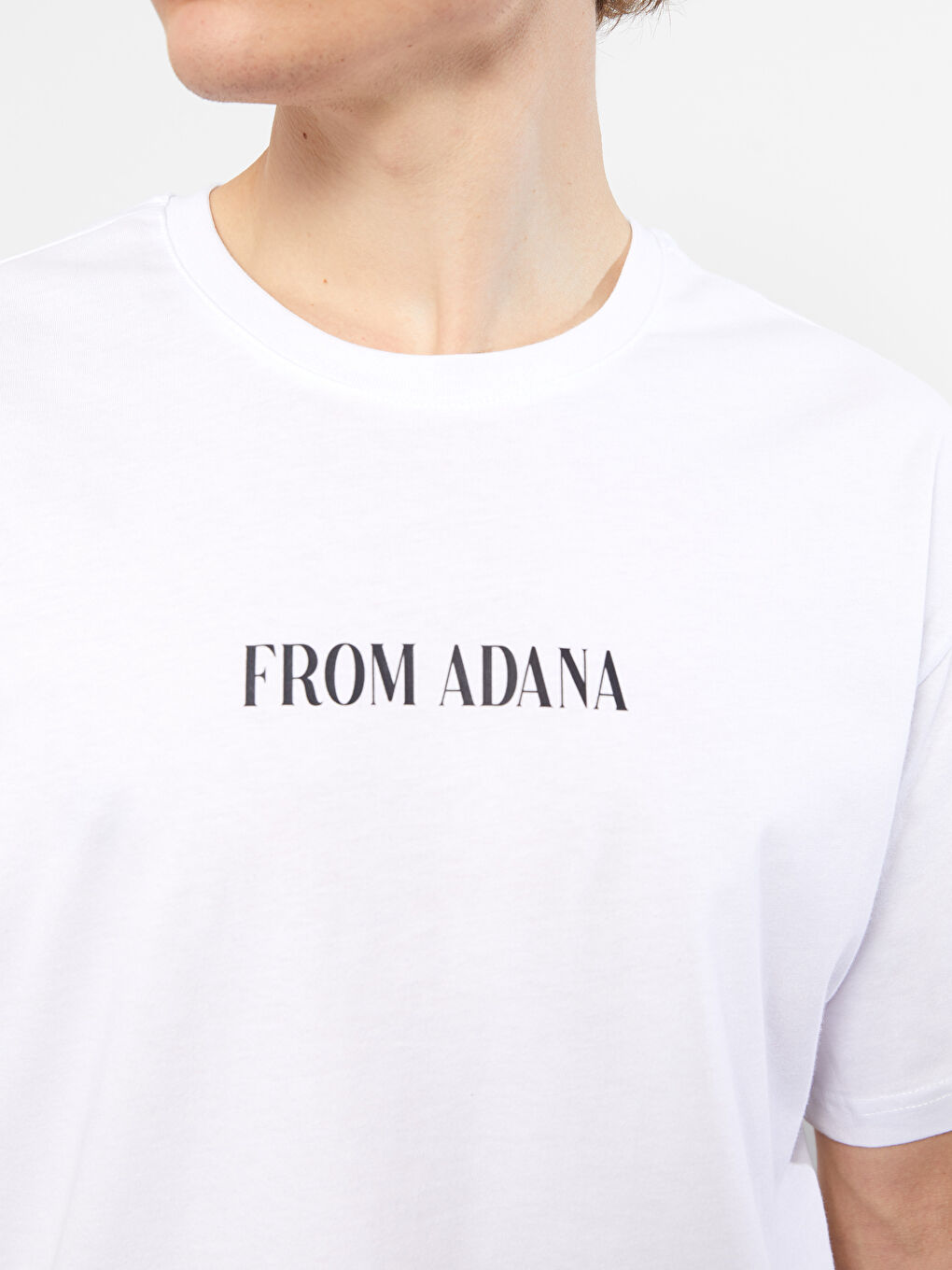 Beyaz Oversize Bisiklet Yaka Kısa Kollu Adana Baskılı Penye Erkek Tişört-6