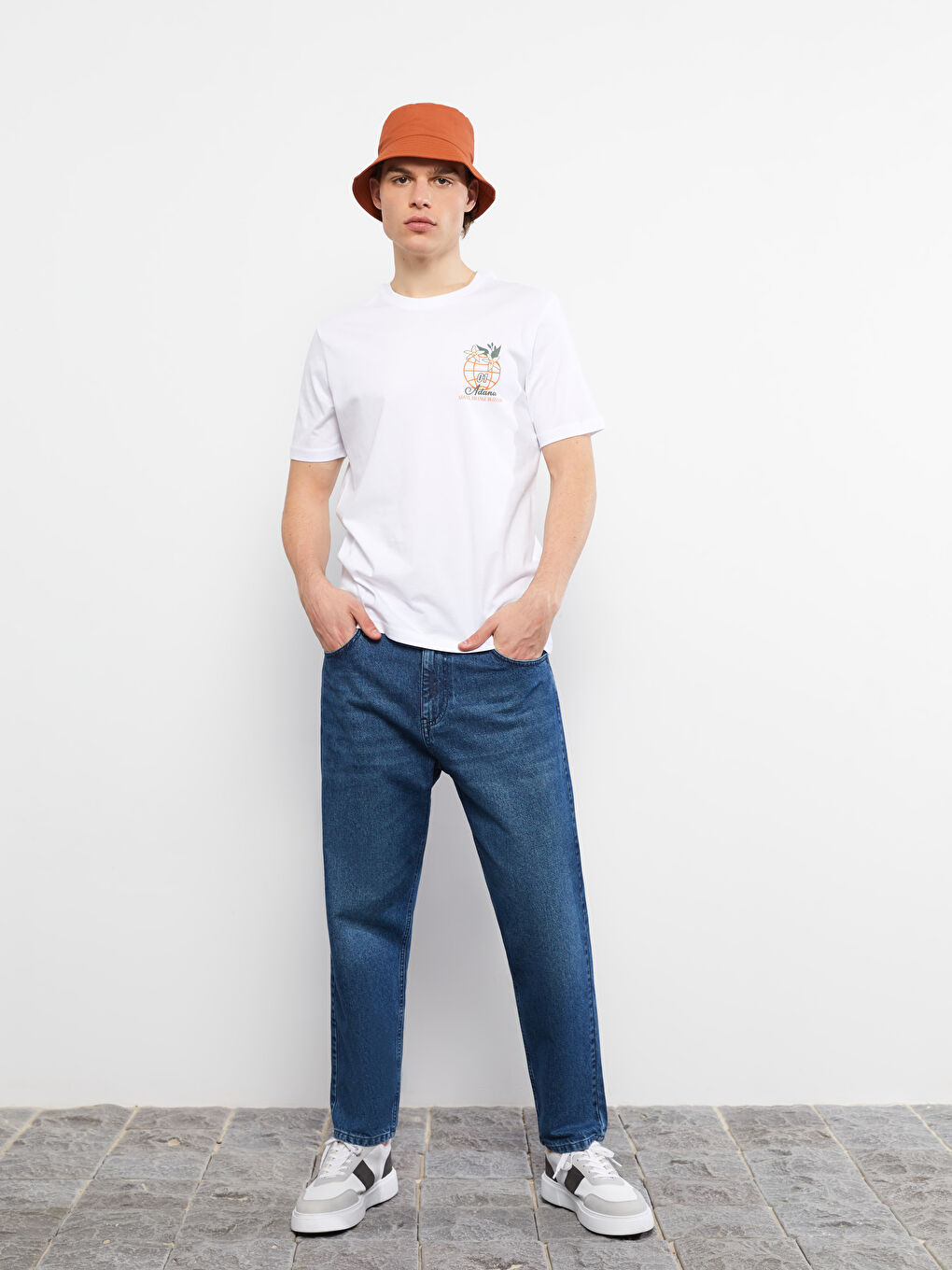 Beyaz Bisiklet Yaka Kısa Kollu Adana Baskılı Penye Erkek Tişört-5