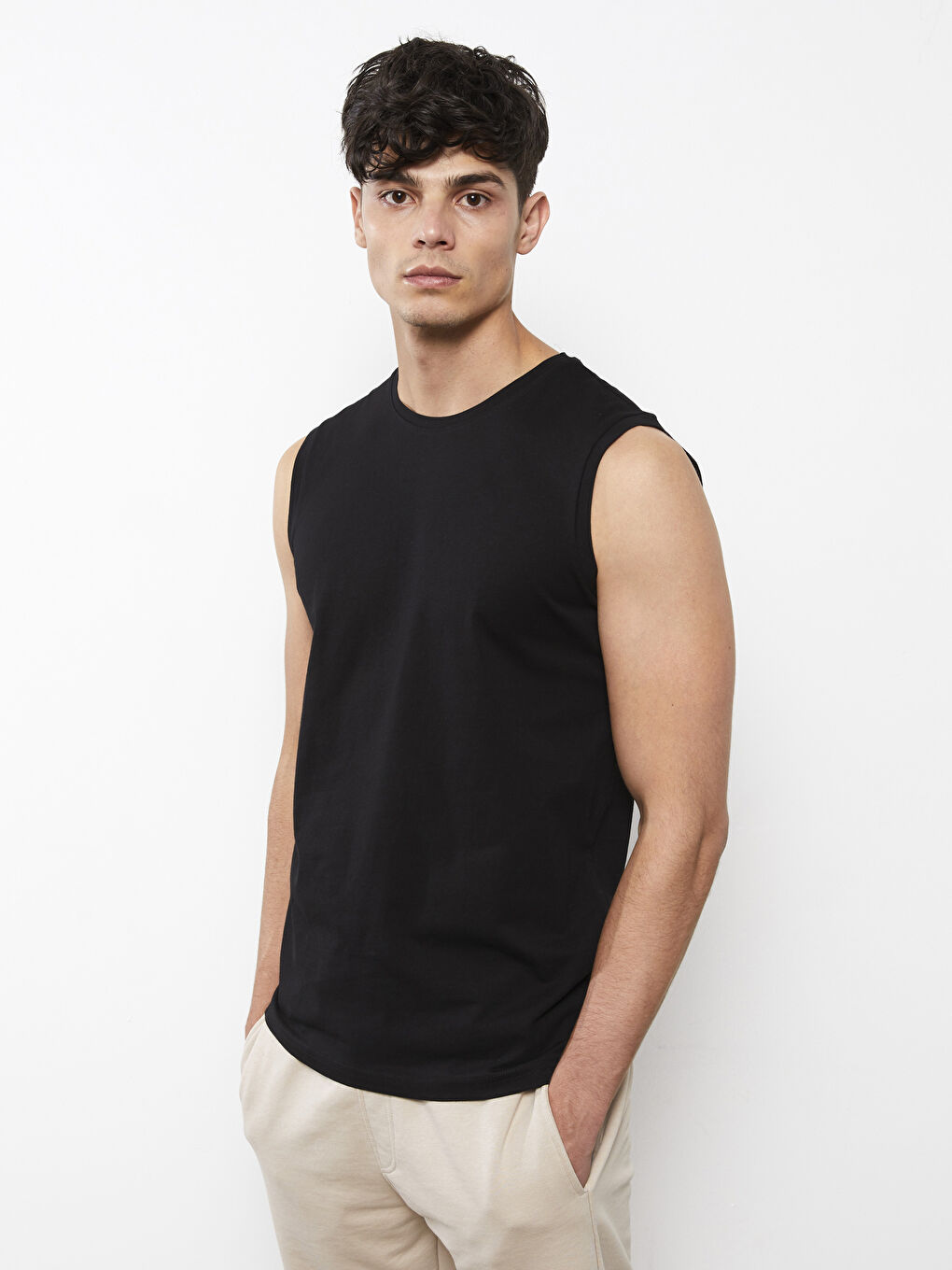 Siyah Bisiklet Yaka Basic Erkek Kolsuz Tişört-1