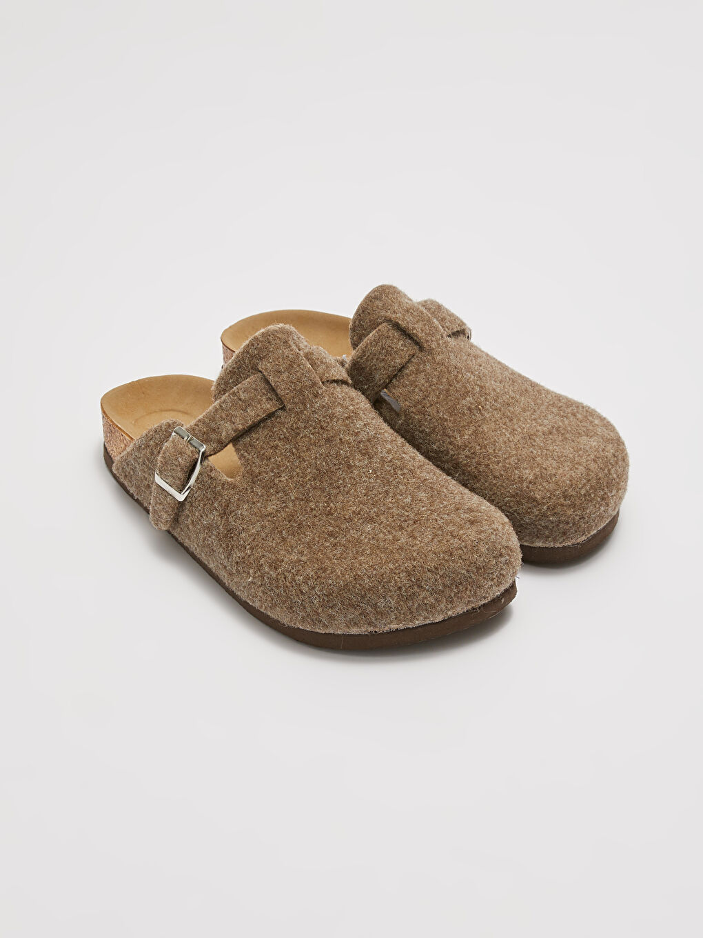 Kahverengi Önü Kapalı Toka Detaylı Kadın Ev Terliği