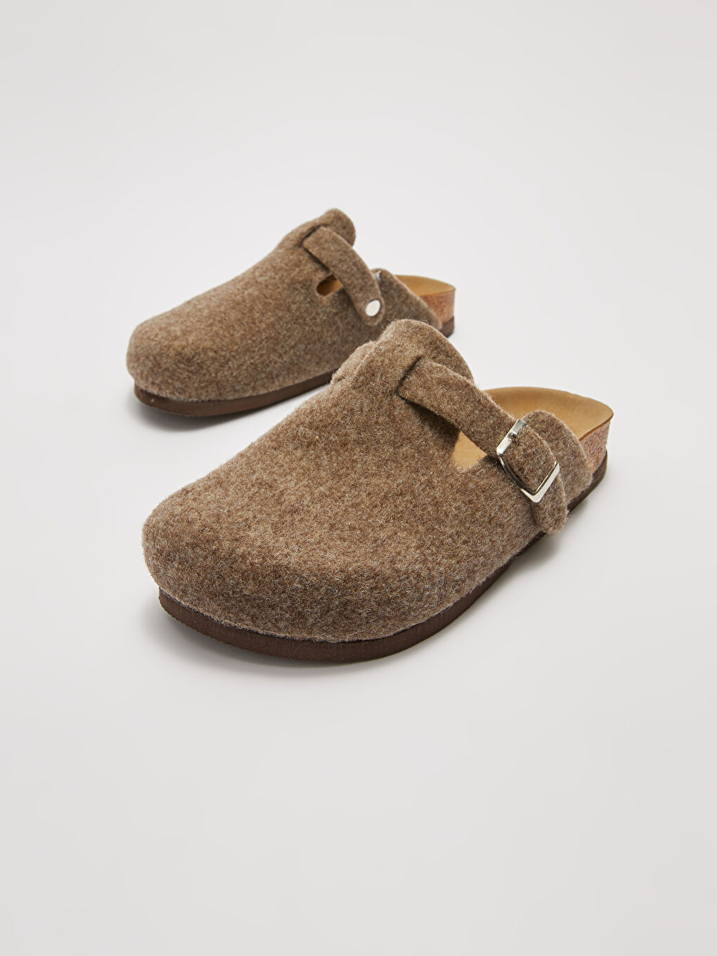 Kahverengi Önü Kapalı Toka Detaylı Kadın Ev Terliği-3