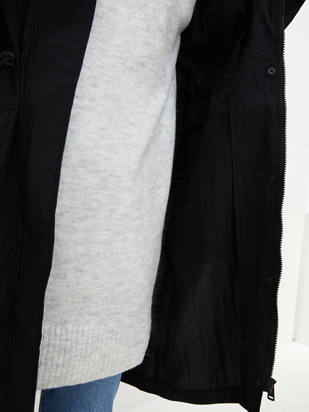 Женский однотонный дождевик с капюшоном-3