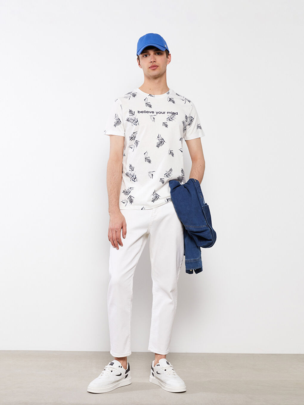 تيشيرت للرجال برقبة دائرية وأكمام قصيرة مصنوع من قطن ممشط ومطبوع