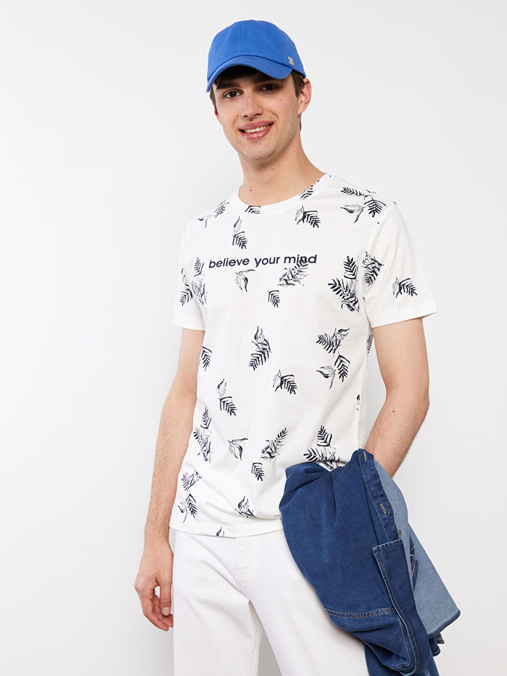 تيشيرت للرجال برقبة دائرية وأكمام قصيرة مصنوع من قطن ممشط ومطبوع-1