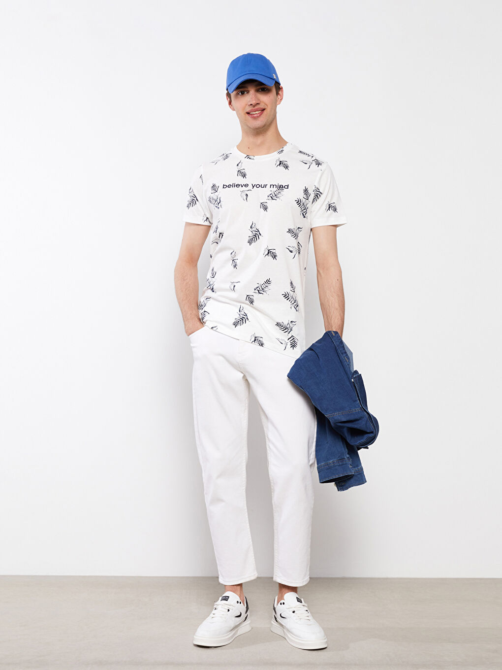 تيشيرت للرجال برقبة دائرية وأكمام قصيرة مصنوع من قطن ممشط ومطبوع-2