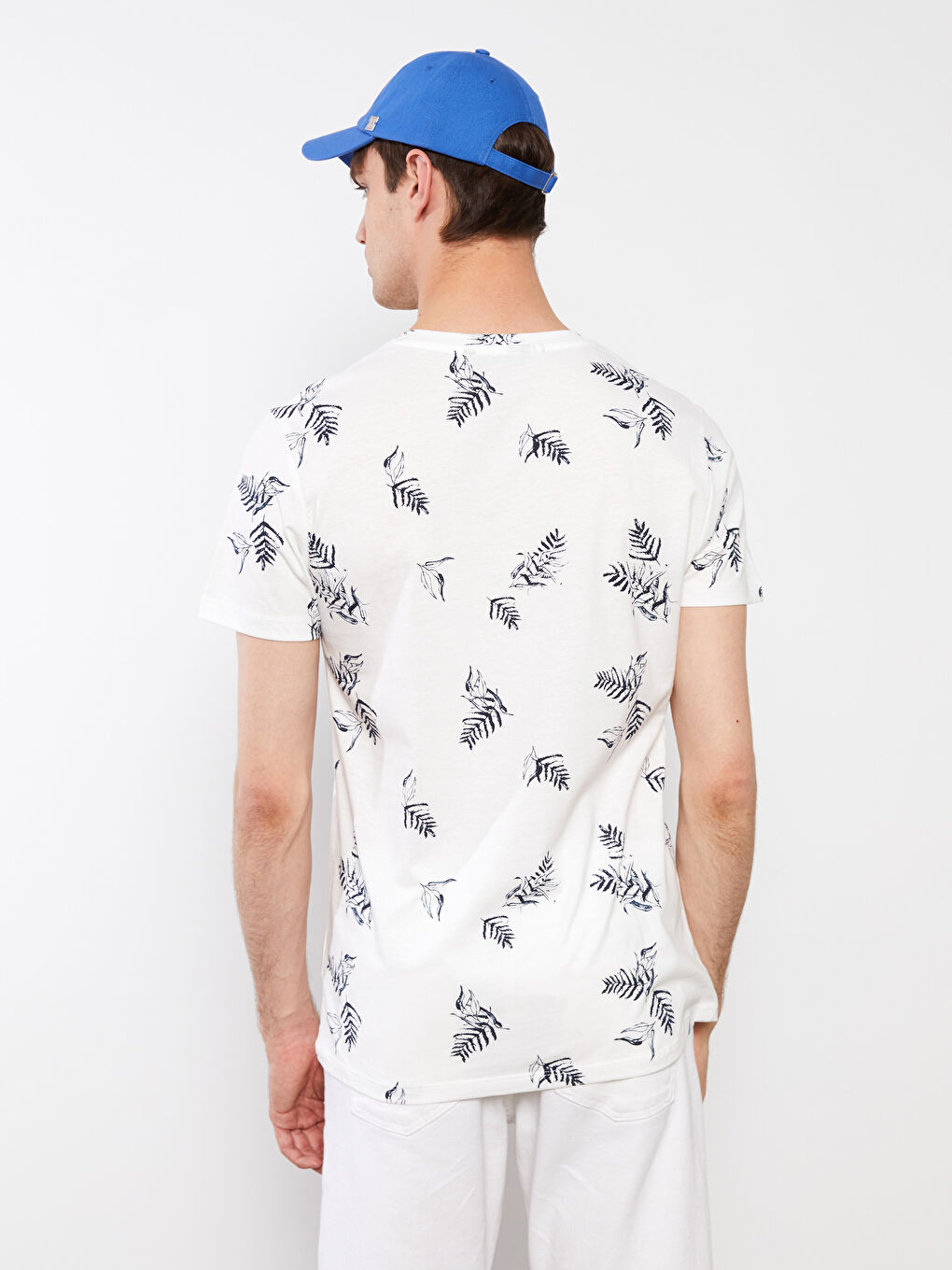 تيشيرت للرجال برقبة دائرية وأكمام قصيرة مصنوع من قطن ممشط ومطبوع-4