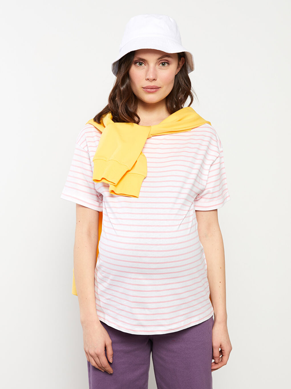 تي شيرت حمل ياقة دائرية مخطط كم قصير قطن