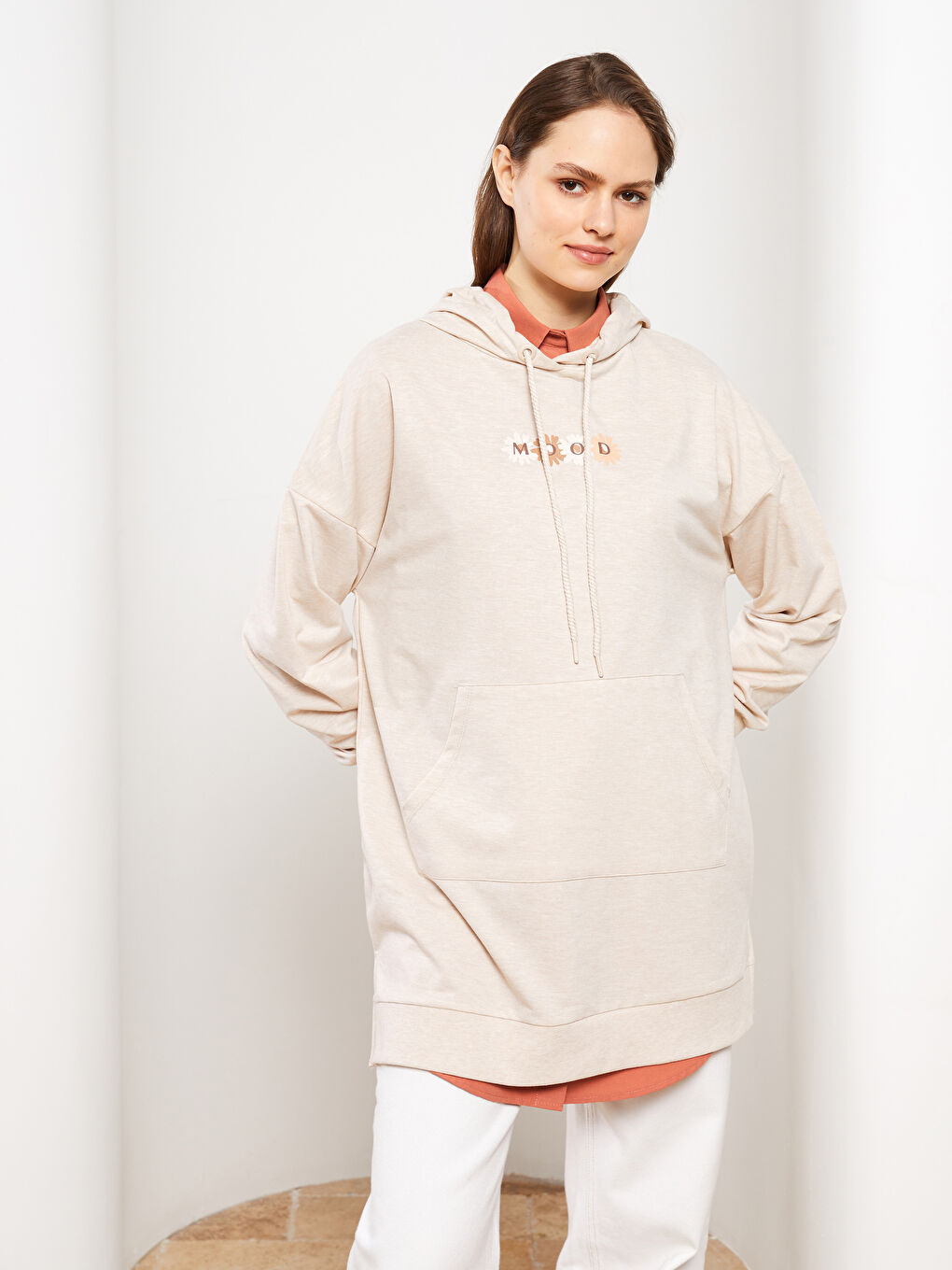 LCW Modest Bej Melanj Kapüşonlu Baskılı Uzun Kollu Kadın Sweatshirt Tunik - 2