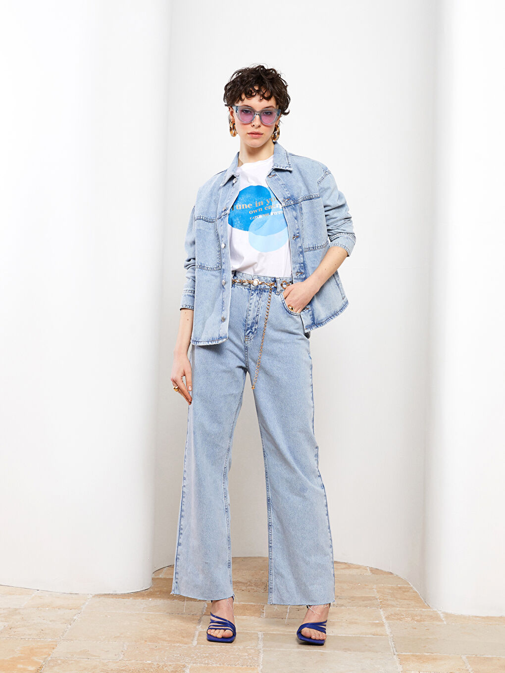 جينز نسائي بوسط عالي وموديل المريخ واسع-1