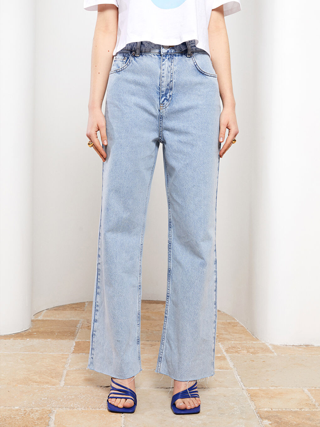 جينز نسائي بوسط عالي وموديل المريخ واسع-3