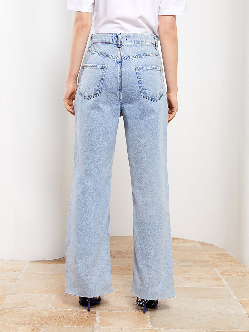 جينز نسائي بوسط عالي وموديل المريخ واسع-4