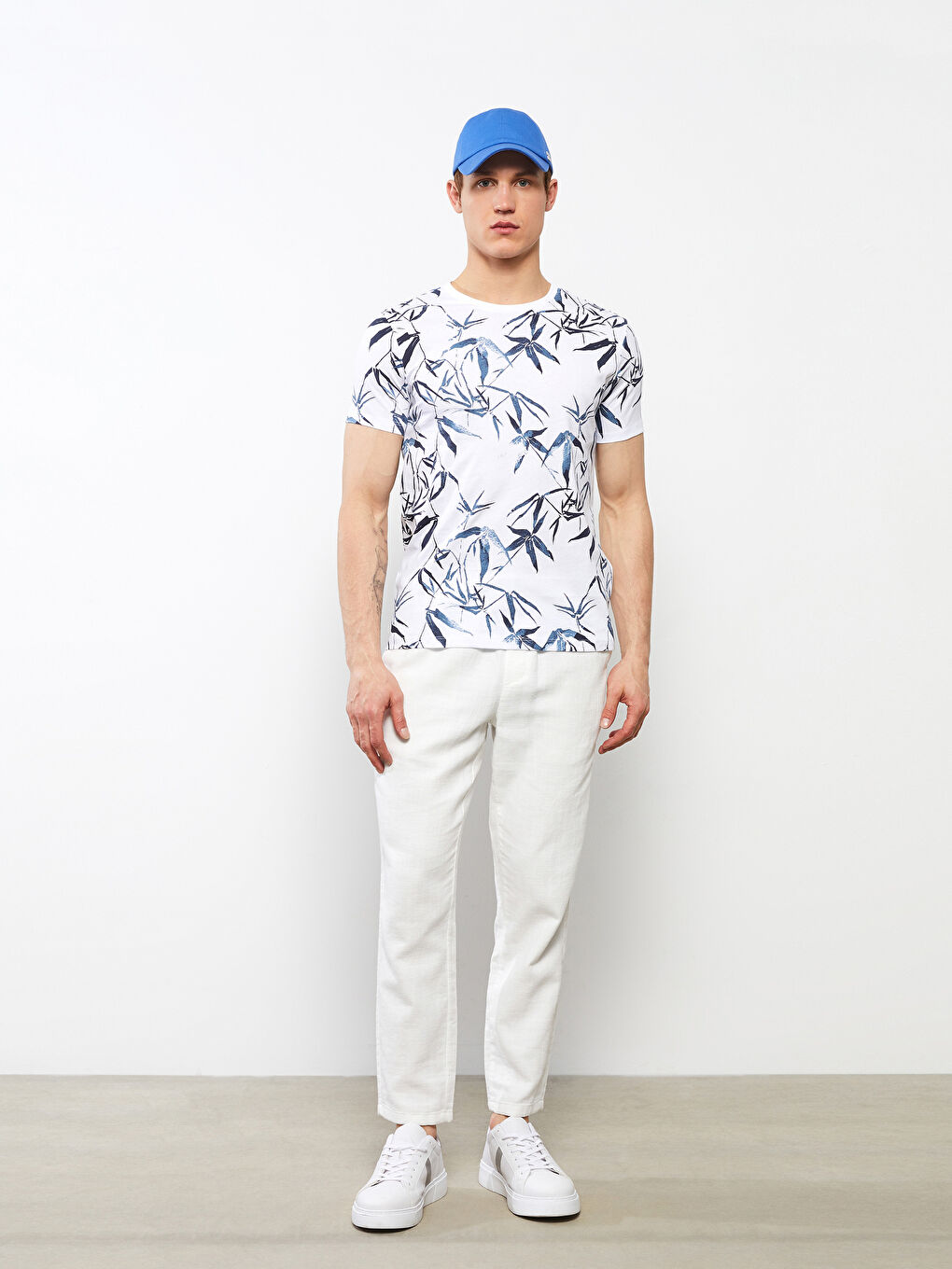 تي شيرت رجالي جيرسي بياقة دائرية وأكمام قصيرة ونقشة