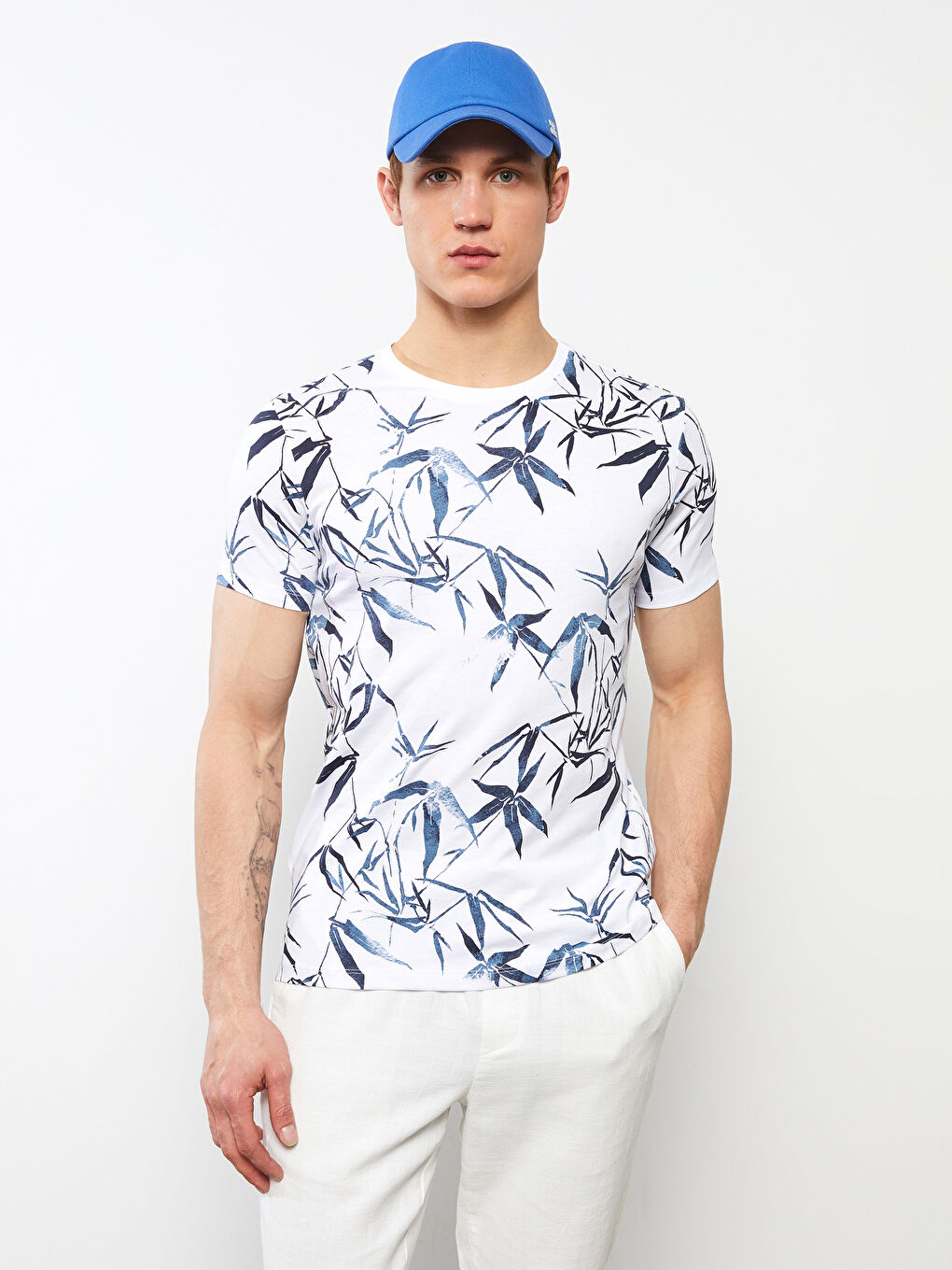 تي شيرت رجالي جيرسي بياقة دائرية وأكمام قصيرة ونقشة-2