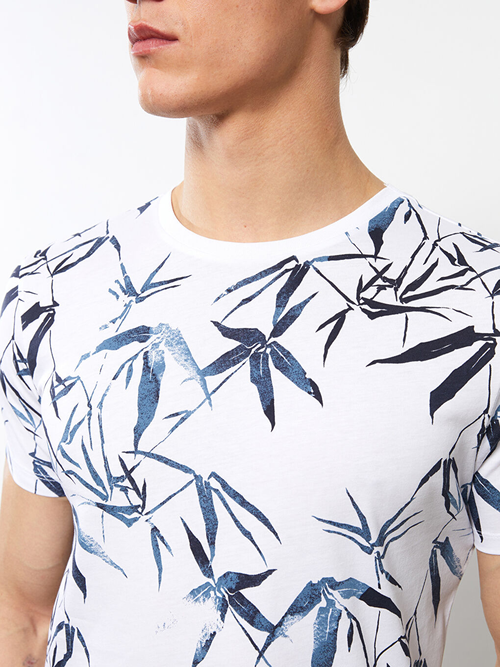 تي شيرت رجالي جيرسي بياقة دائرية وأكمام قصيرة ونقشة-3