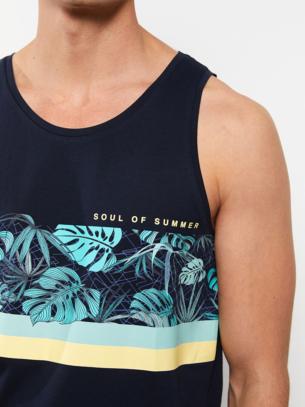 ерлерге арналған жеңсіз принтті дөңгелек жағалы футболка-3