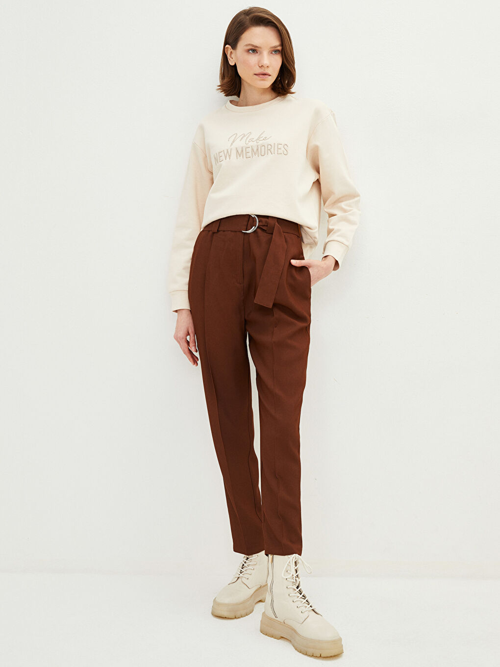 Kahverengi Yüksek Bel Rahat Kalıp Düz Cep Detaylı Gabardin Kadın Pantolon