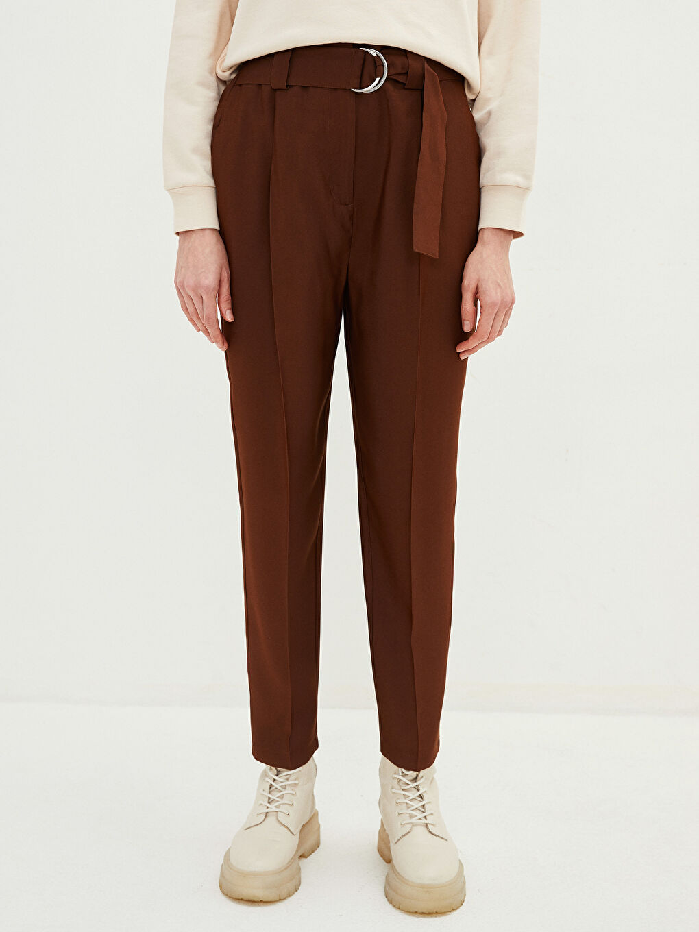 Kahverengi Yüksek Bel Rahat Kalıp Düz Cep Detaylı Gabardin Kadın Pantolon-2