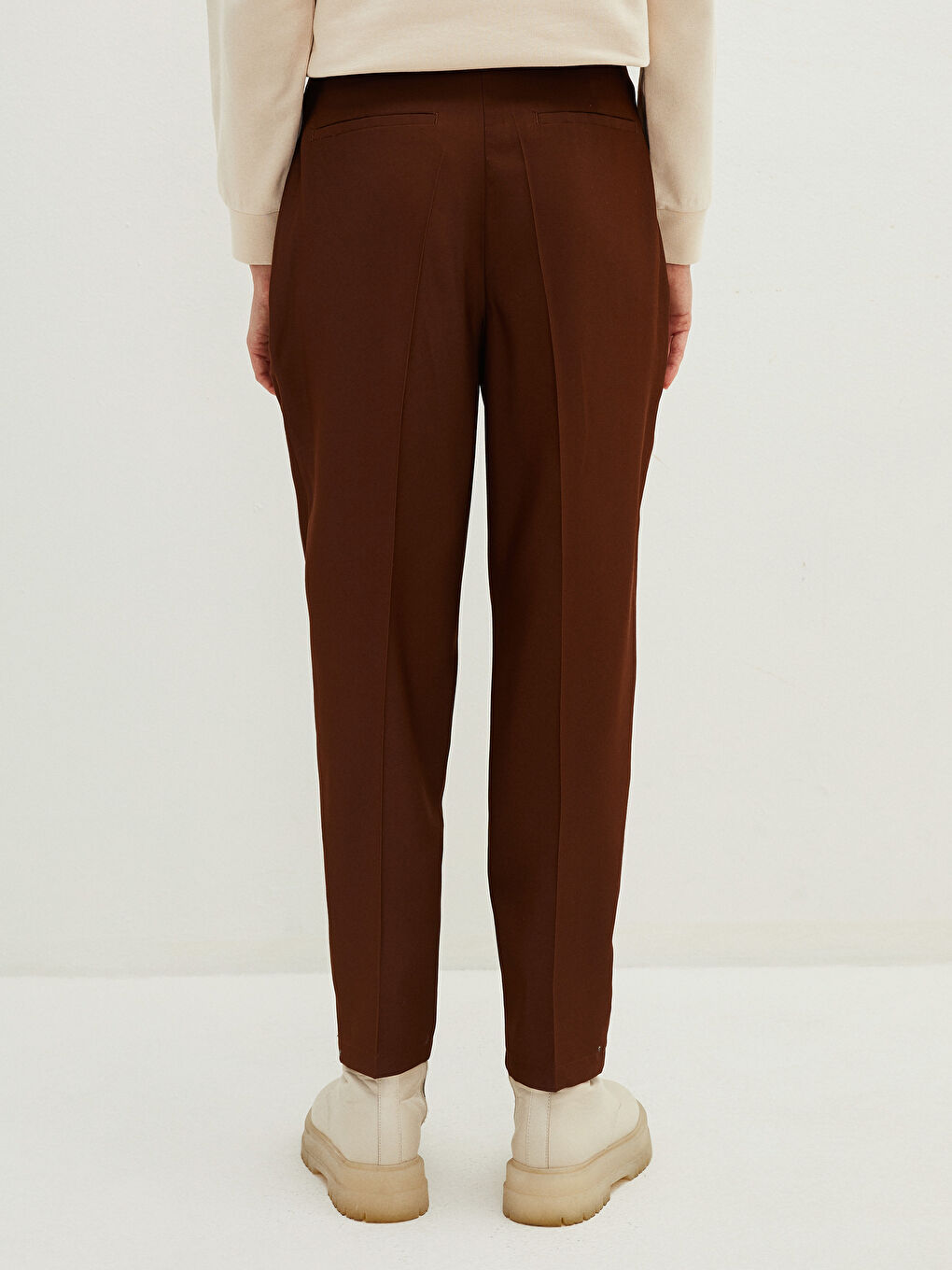 Kahverengi Yüksek Bel Rahat Kalıp Düz Cep Detaylı Gabardin Kadın Pantolon-3
