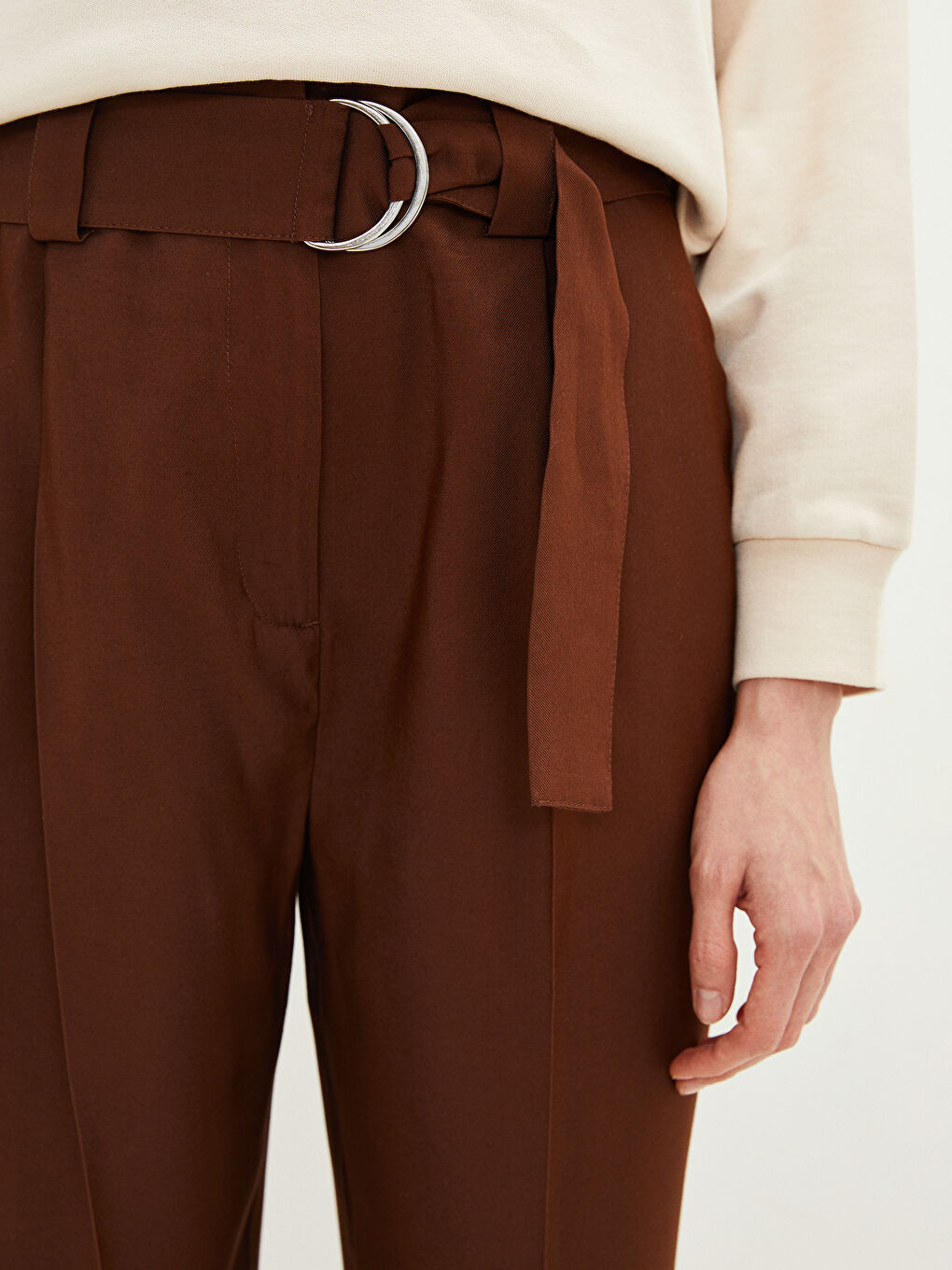 Kahverengi Yüksek Bel Rahat Kalıp Düz Cep Detaylı Gabardin Kadın Pantolon-4