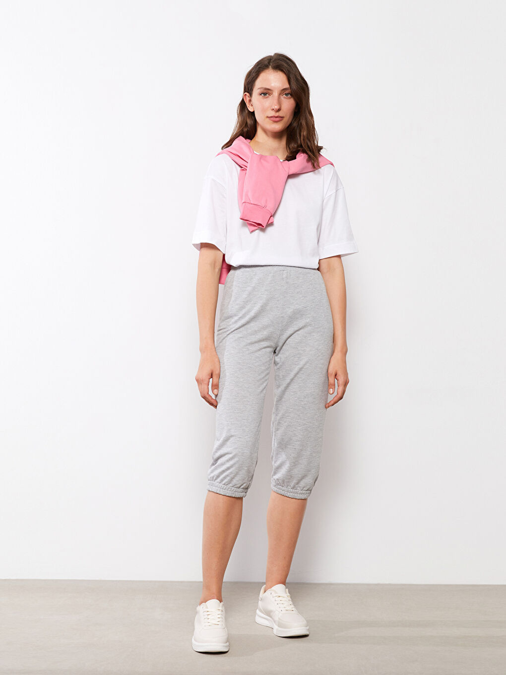 Gri Beli Lastikli Düz Cep Detaylı Kadın Jogger Kapri-1