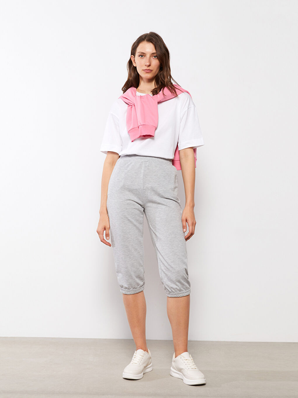Gri Beli Lastikli Düz Cep Detaylı Kadın Jogger Kapri-2