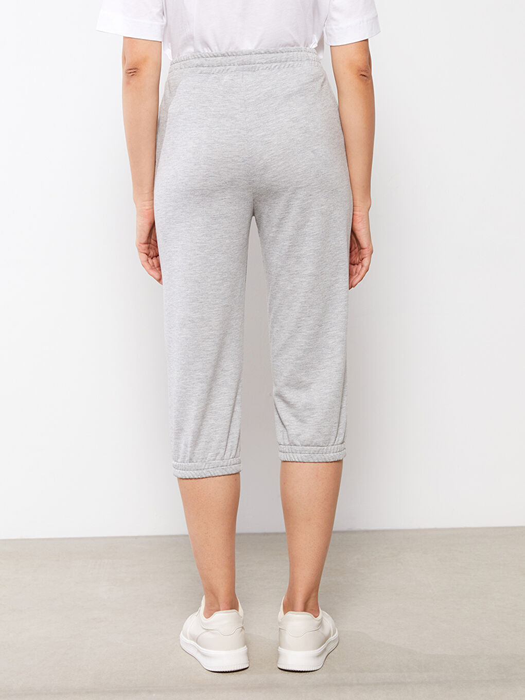 Gri Beli Lastikli Düz Cep Detaylı Kadın Jogger Kapri-5
