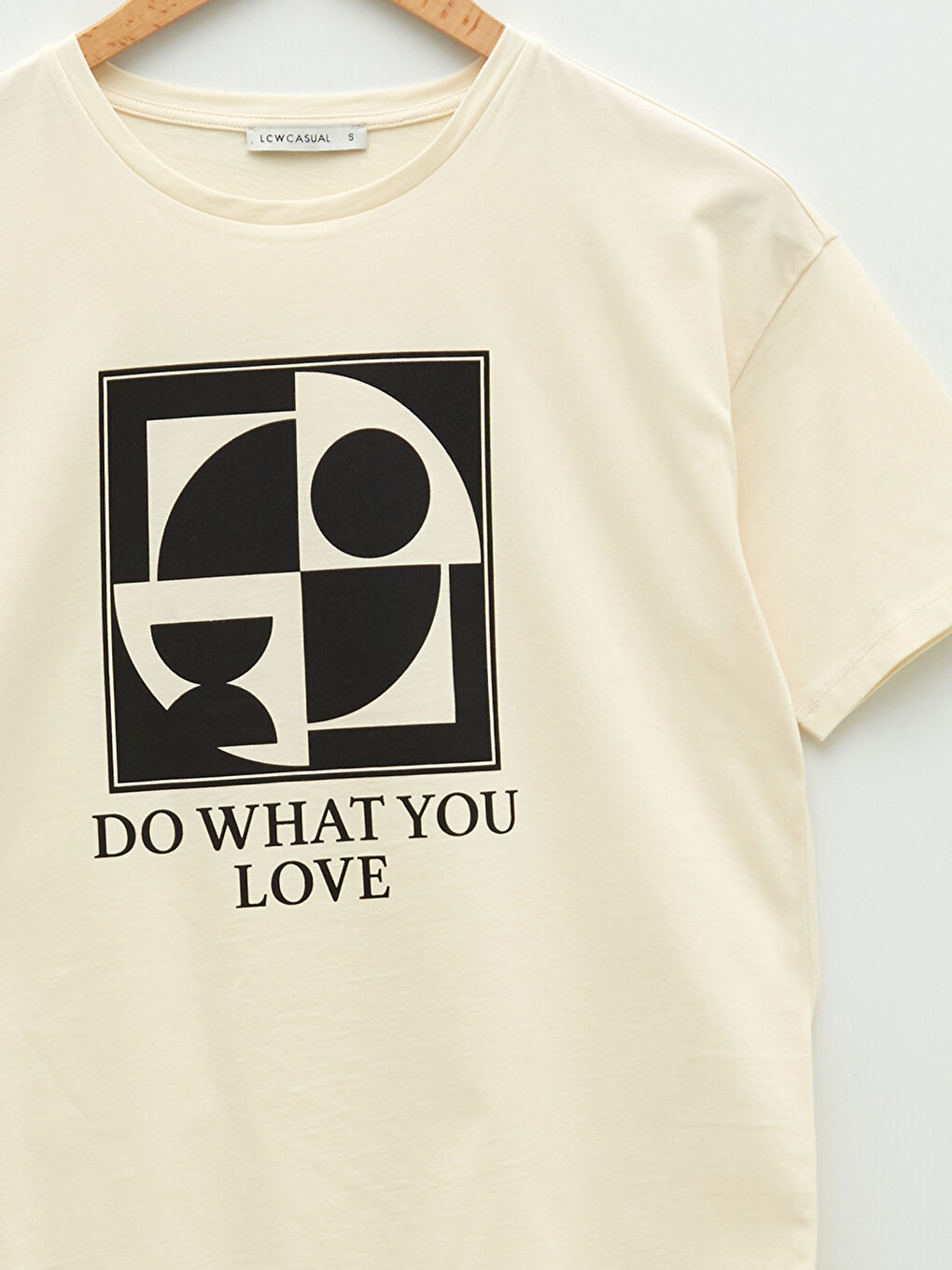 Ekru Bisiklet Yaka Baskılı Kadın Tişört-8