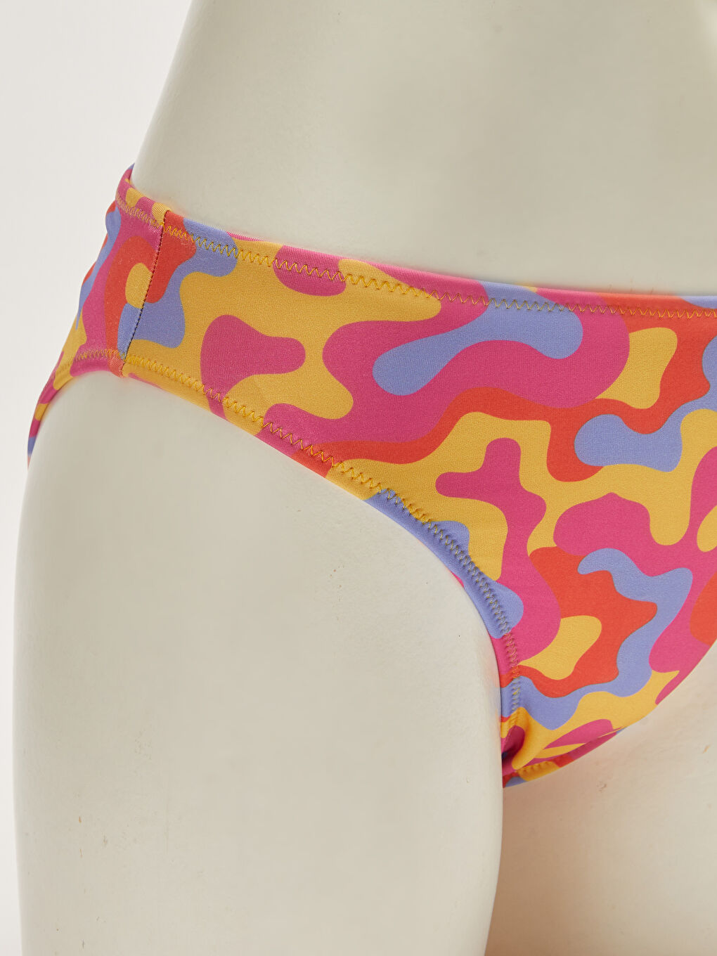 Pembe Desenli Bikini Alt-2