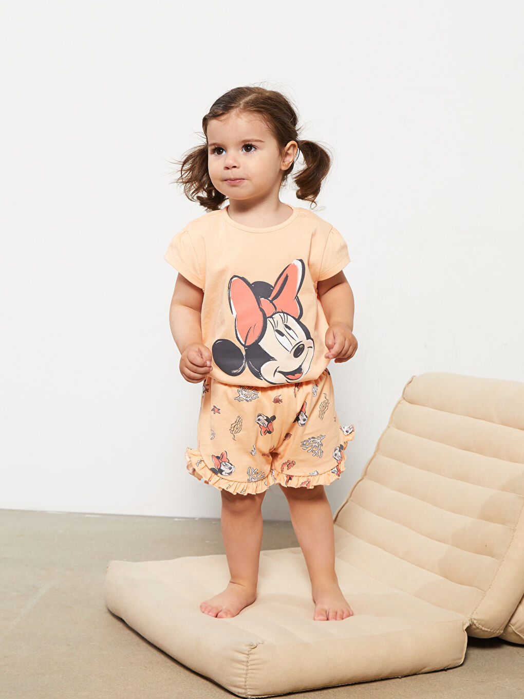 طقم بيجاما بناتي صغير برقبة دائرية وكم قصير مطبوع ميني ماوس-1