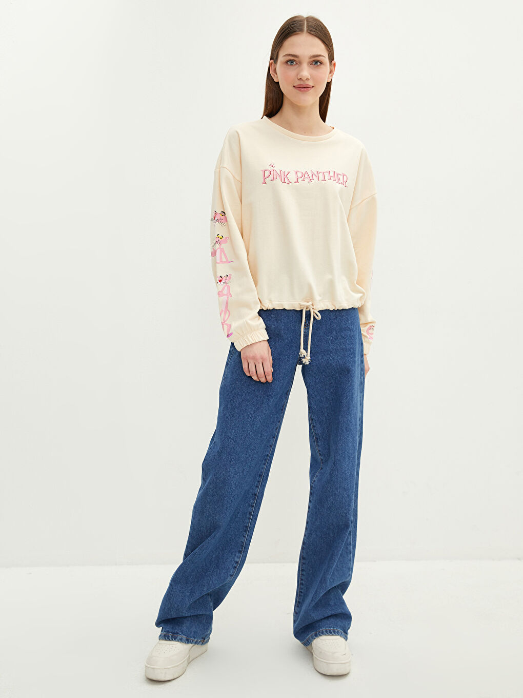 Bej Bisiklet Yaka Pink Panther Baskılı Uzun Kollu Kadın Sweatshirt-1