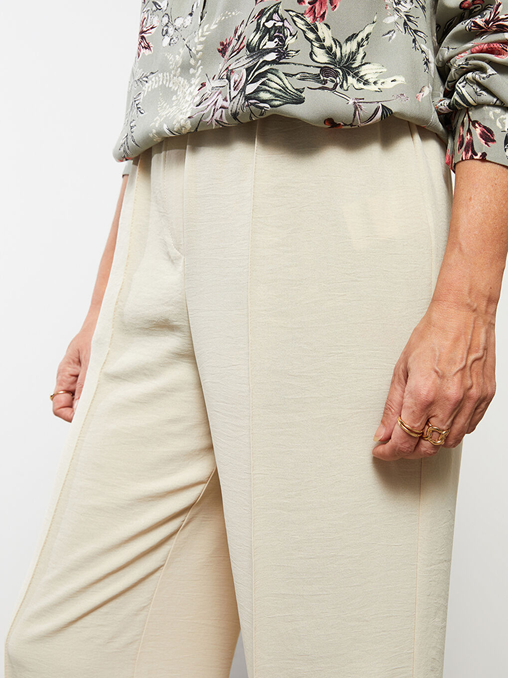 Women's Elastic Waist Relaxed Fit Regular Trousers-3