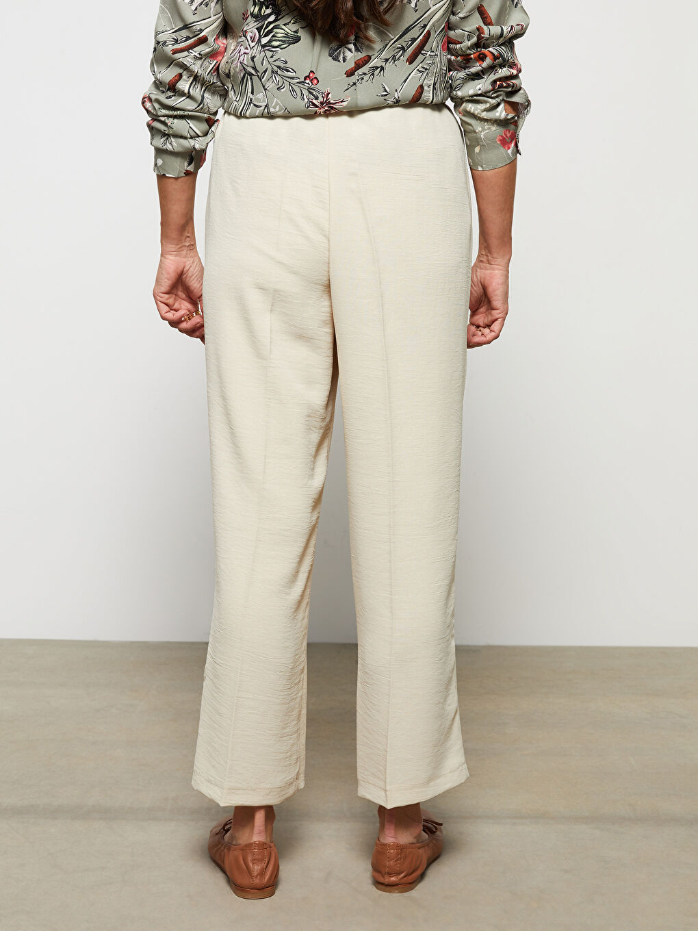 Women's Elastic Waist Relaxed Fit Regular Trousers-4