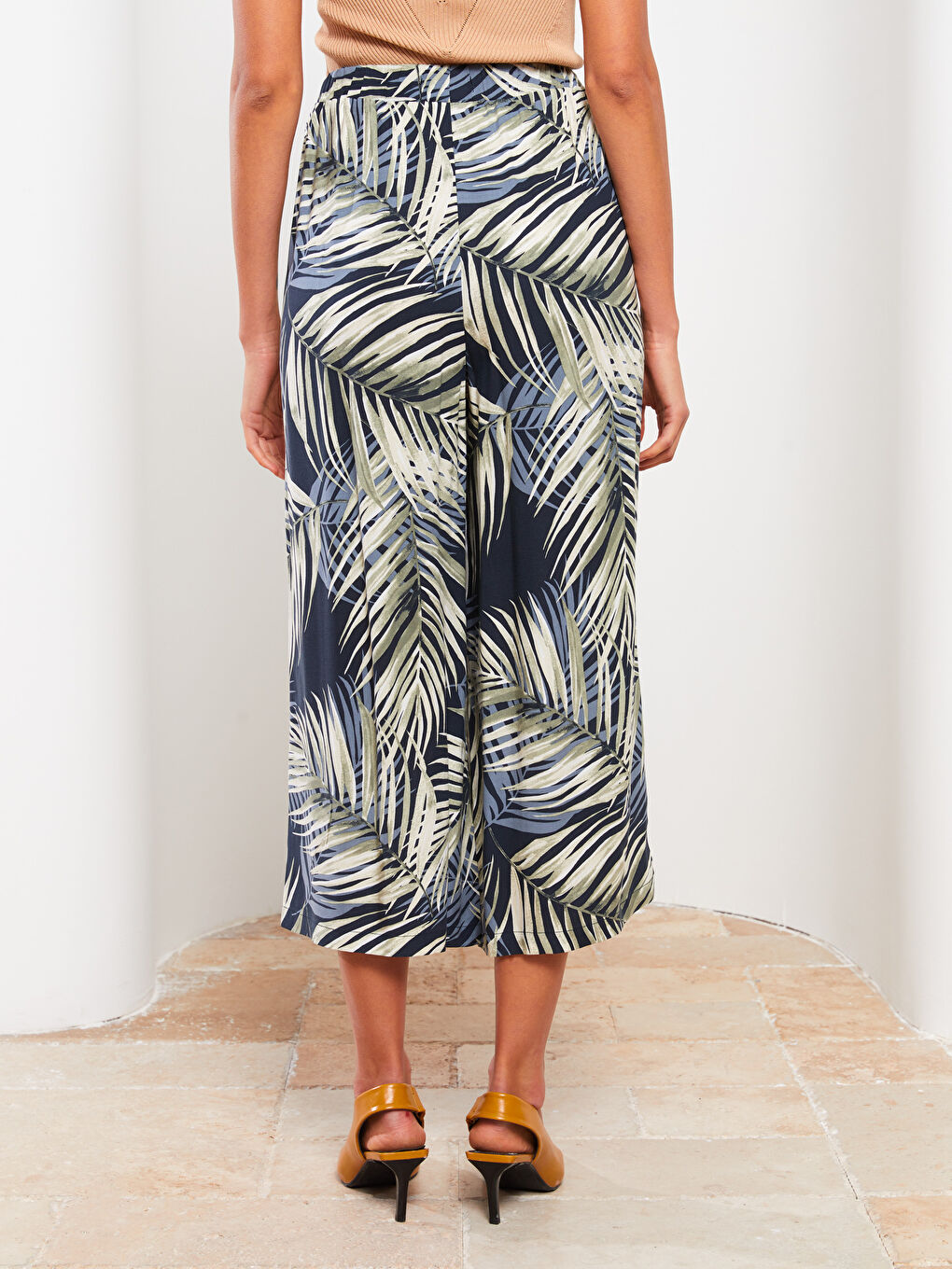 Yeşil Beli Lastikli Desenli Viskon Kadın Kapri-5