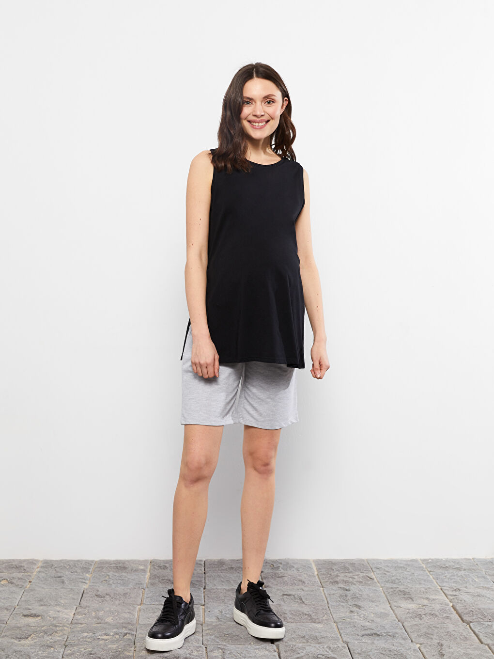 Gri Beli Lastikli Düz Cep Detaylı Hamile Şort