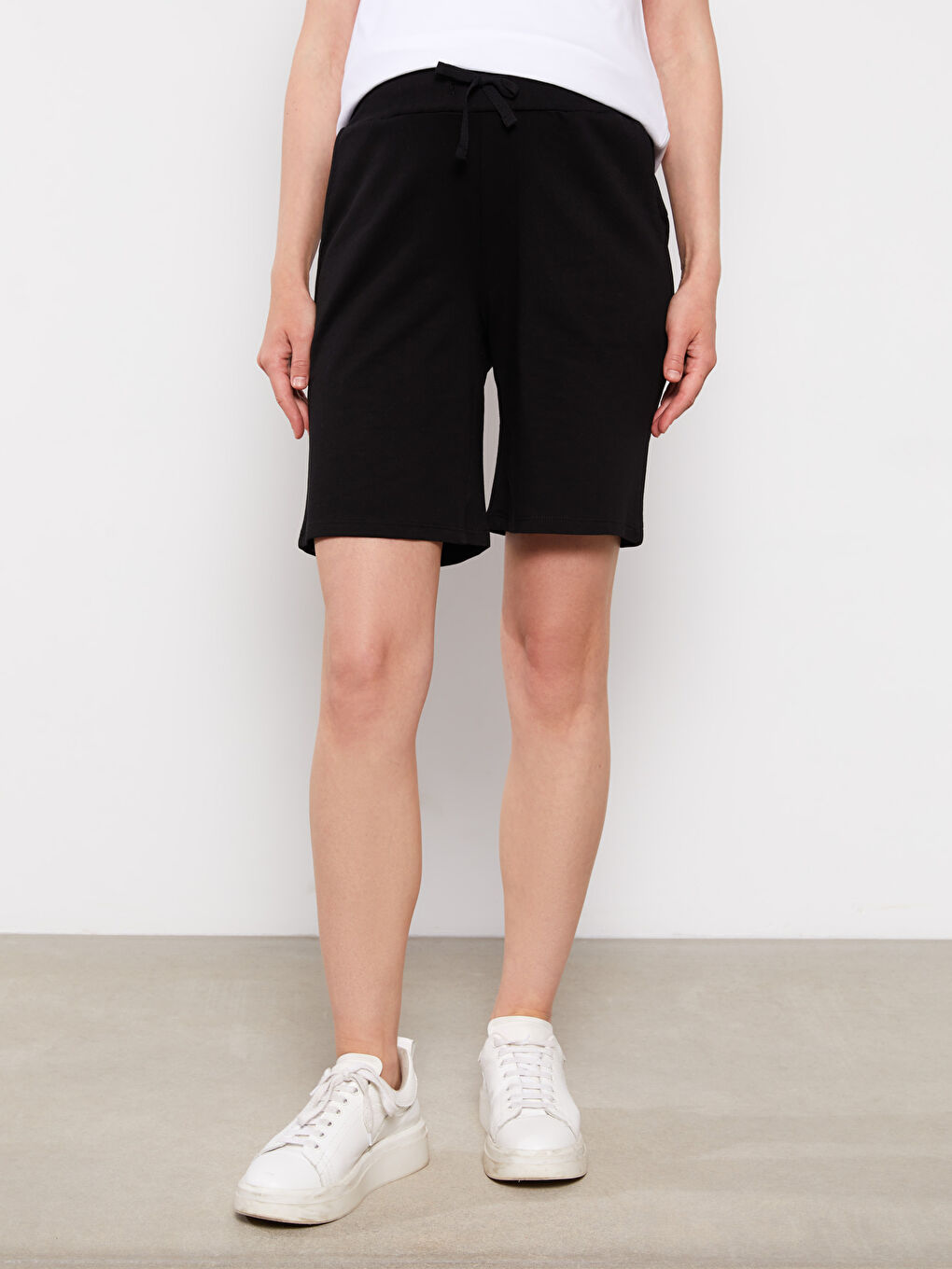 Siyah Beli Lastikli Düz Cep Detaylı Hamile Şort-3